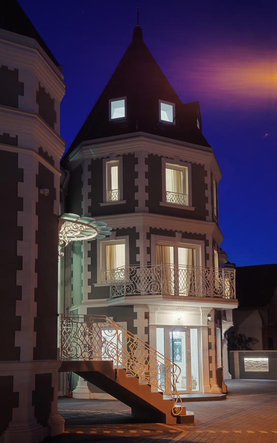 Castello Boutique Hotel Cacak Bagian luar foto