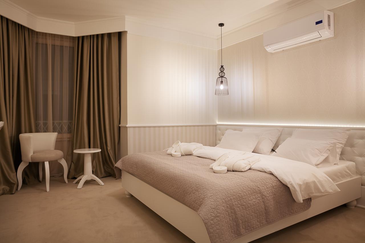 Castello Boutique Hotel Cacak Bagian luar foto