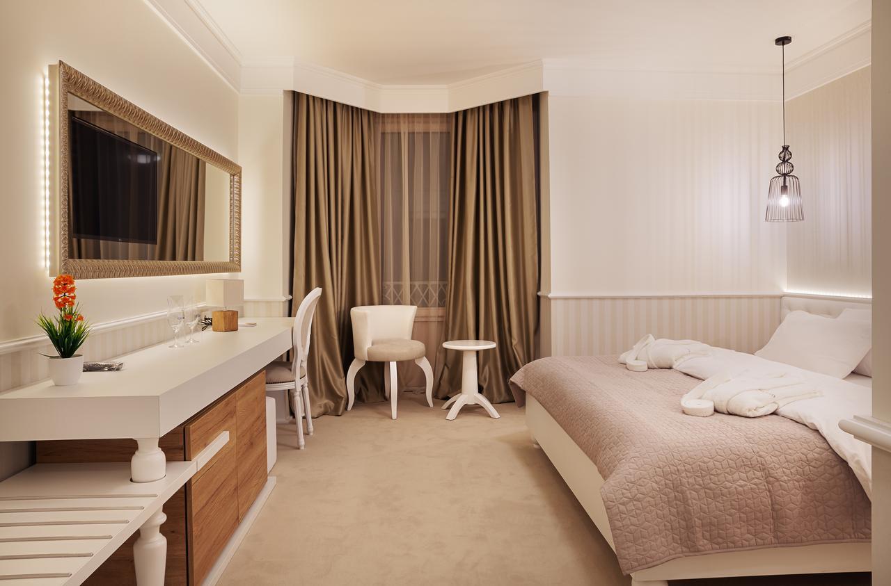 Castello Boutique Hotel Cacak Bagian luar foto