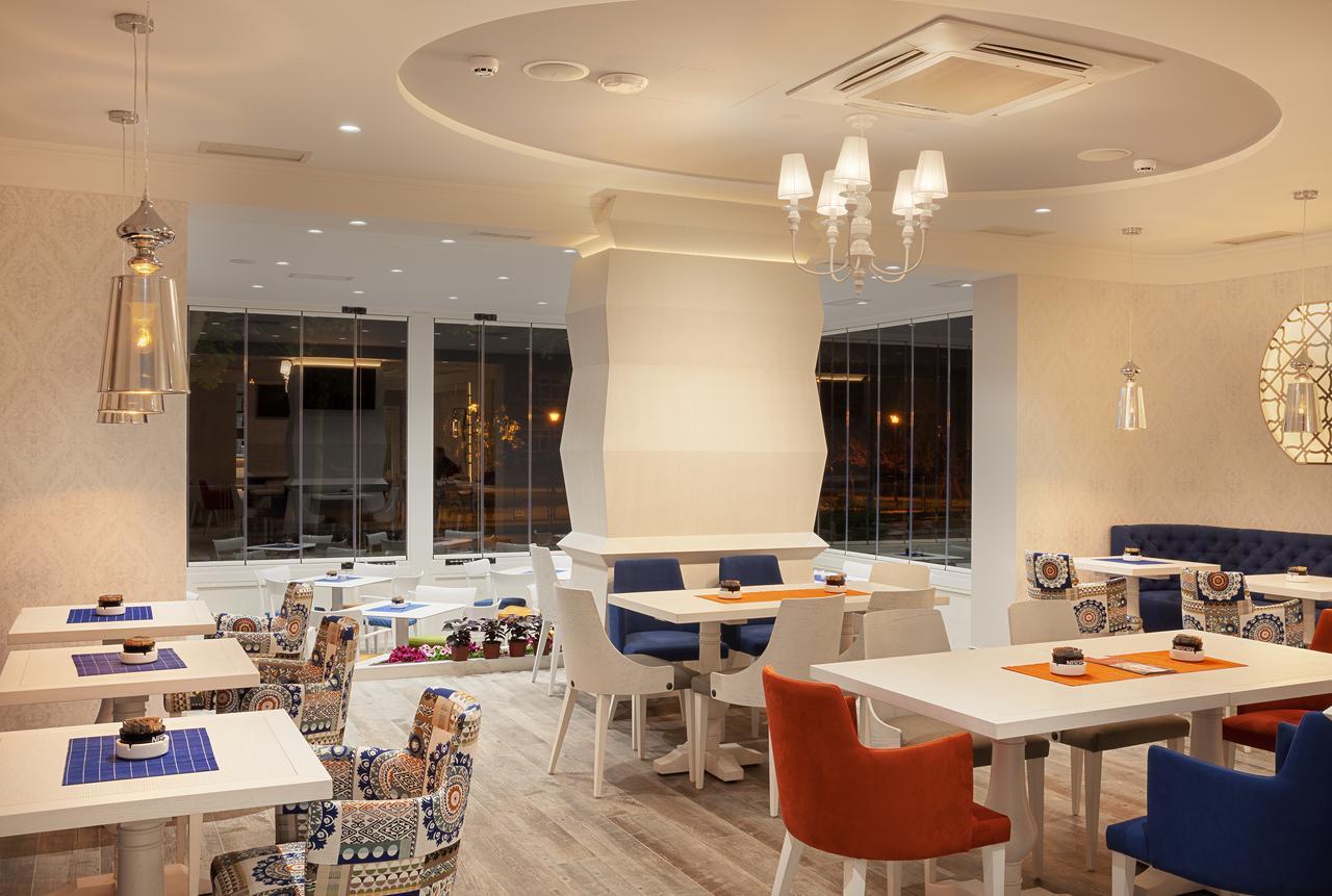 Castello Boutique Hotel Cacak Bagian luar foto