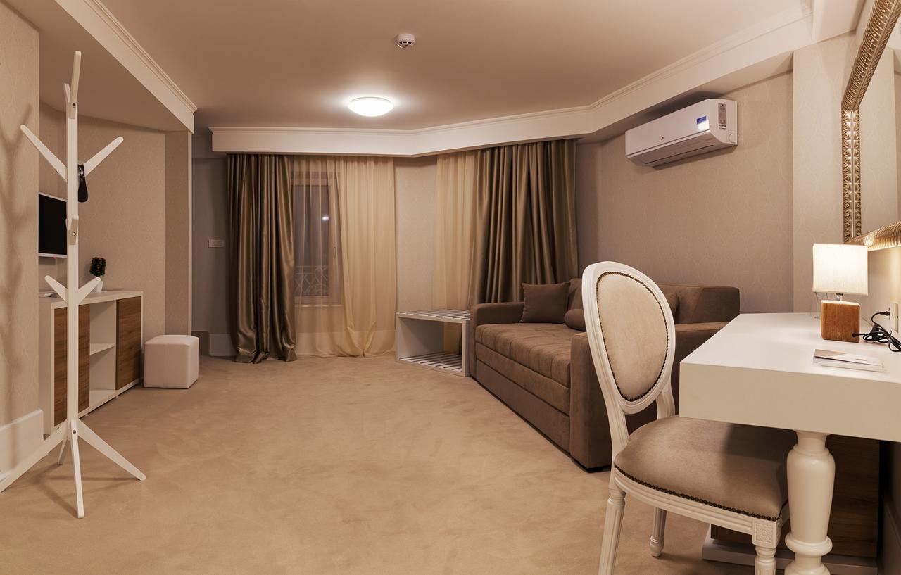 Castello Boutique Hotel Cacak Bagian luar foto